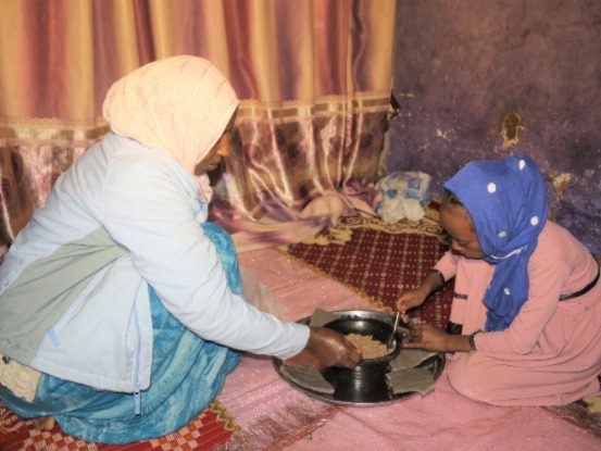 ajaiba, a mother from ethiopia, prepare the qurbani meat with her daughter islamic relief