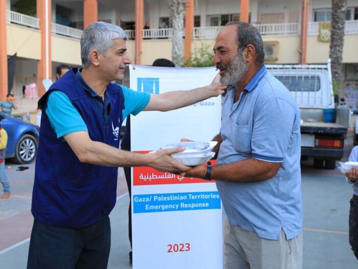 islamic relief staff in gaza providing hot meals to families affected by airstrikes in gaza