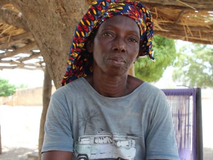 a malian woman called Fatoumata wearing a grey t-shirt and a colourful head wrap