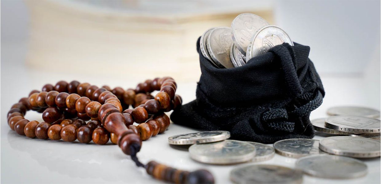 prayer beads tasbih and pouch of coins fidya kaffarah