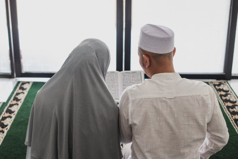 Husband and wife reading Qur'an together.