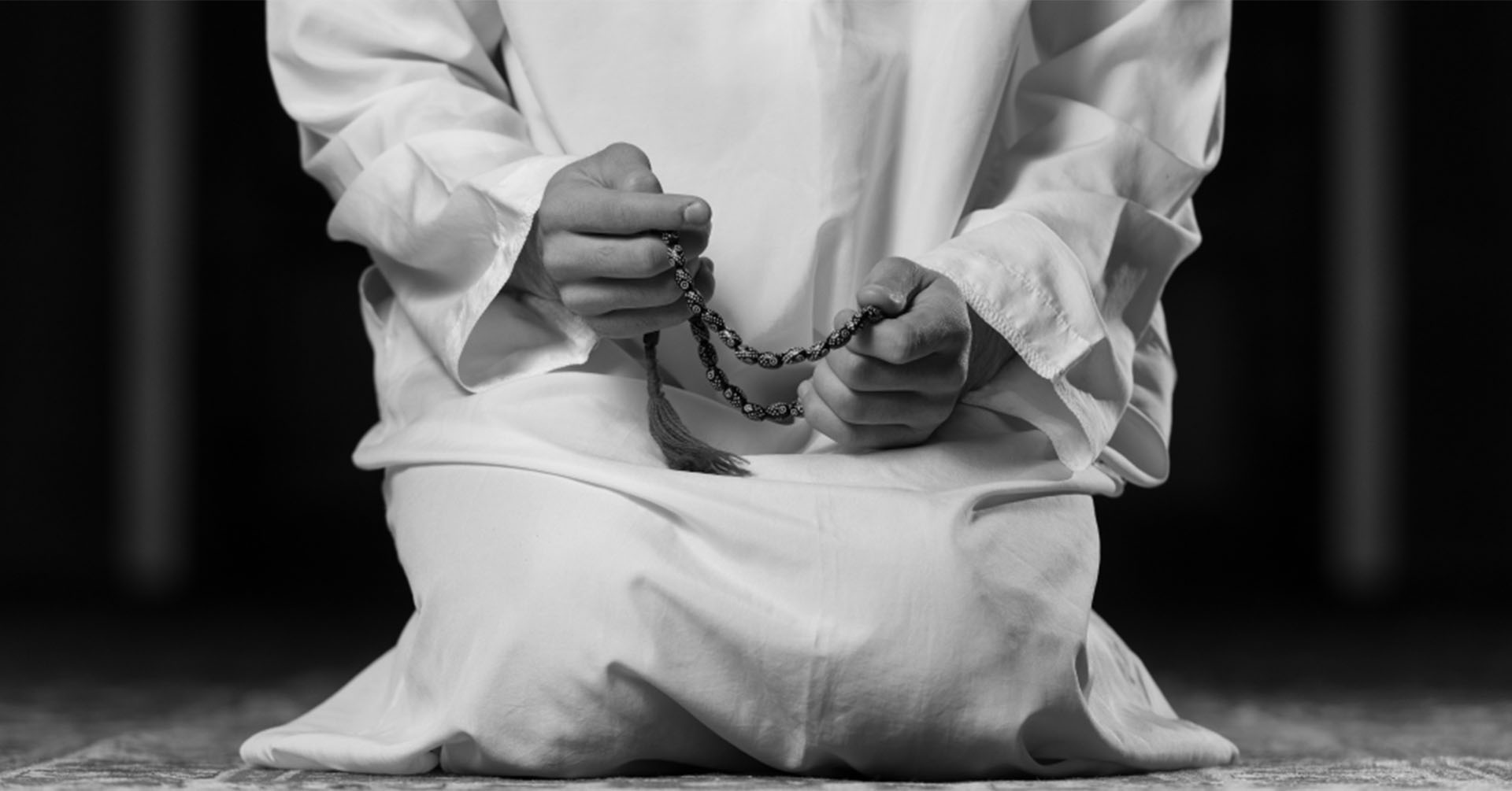 man doing dhikr using prayer beads (tasbih) prayer timetables leicester