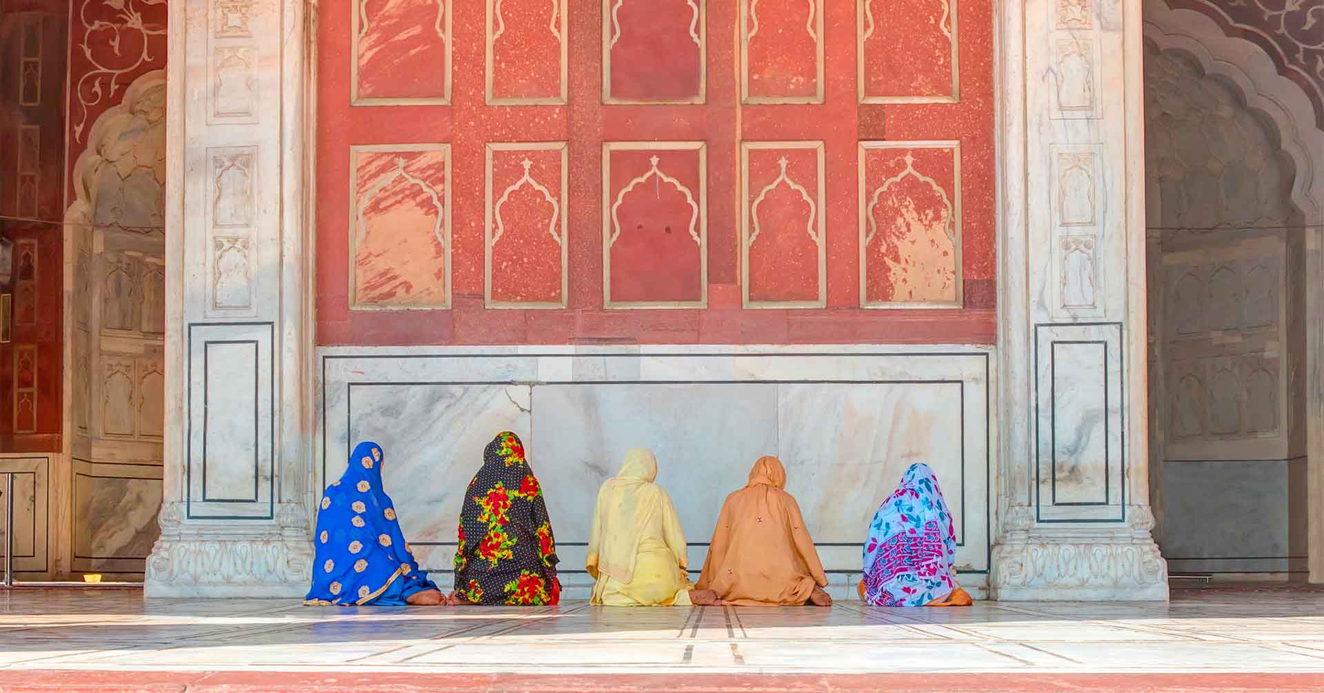 5 women in a masjid performing prayer salah prayer timetables milton keynes