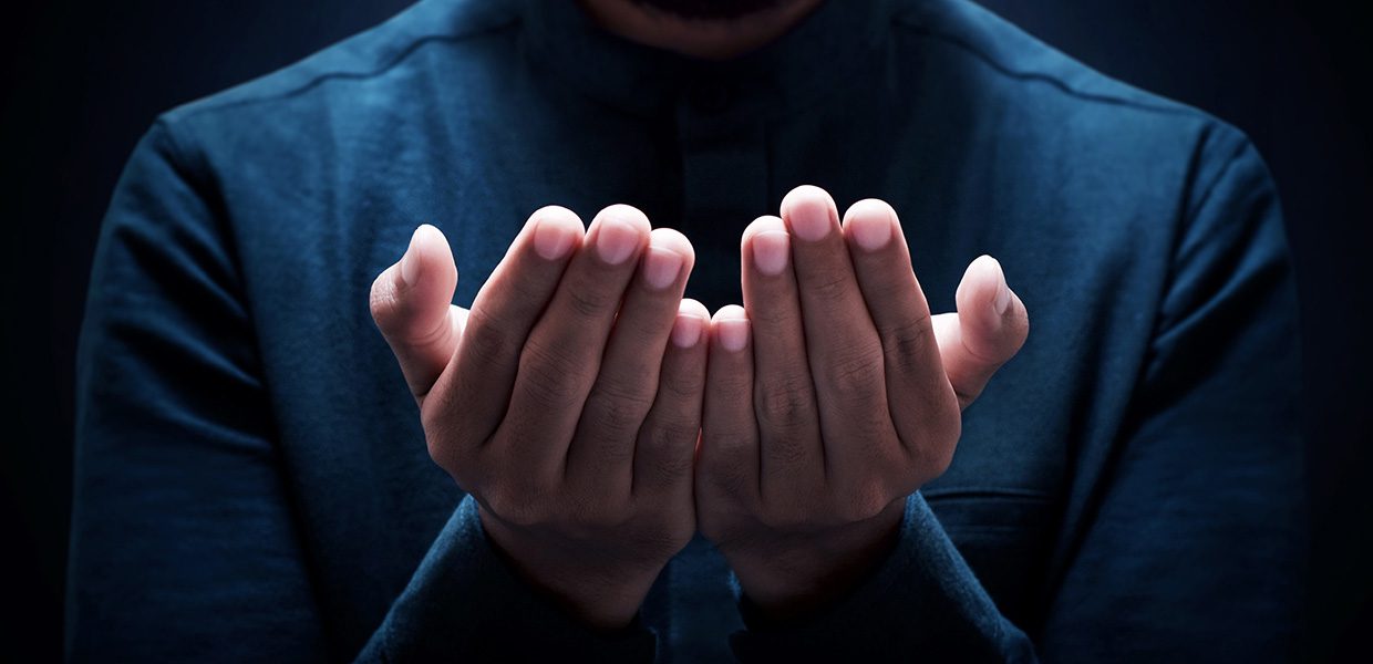 Man holding his hands in prayer