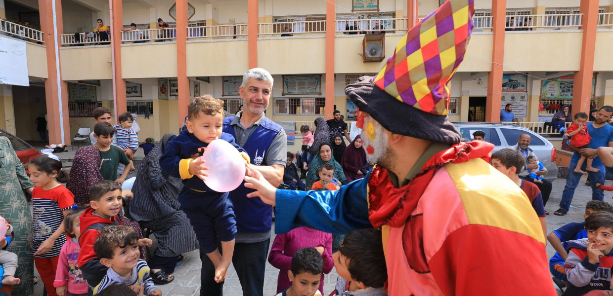 islamic relief staff in gaza playing with palestinian children to provide psychosocial support