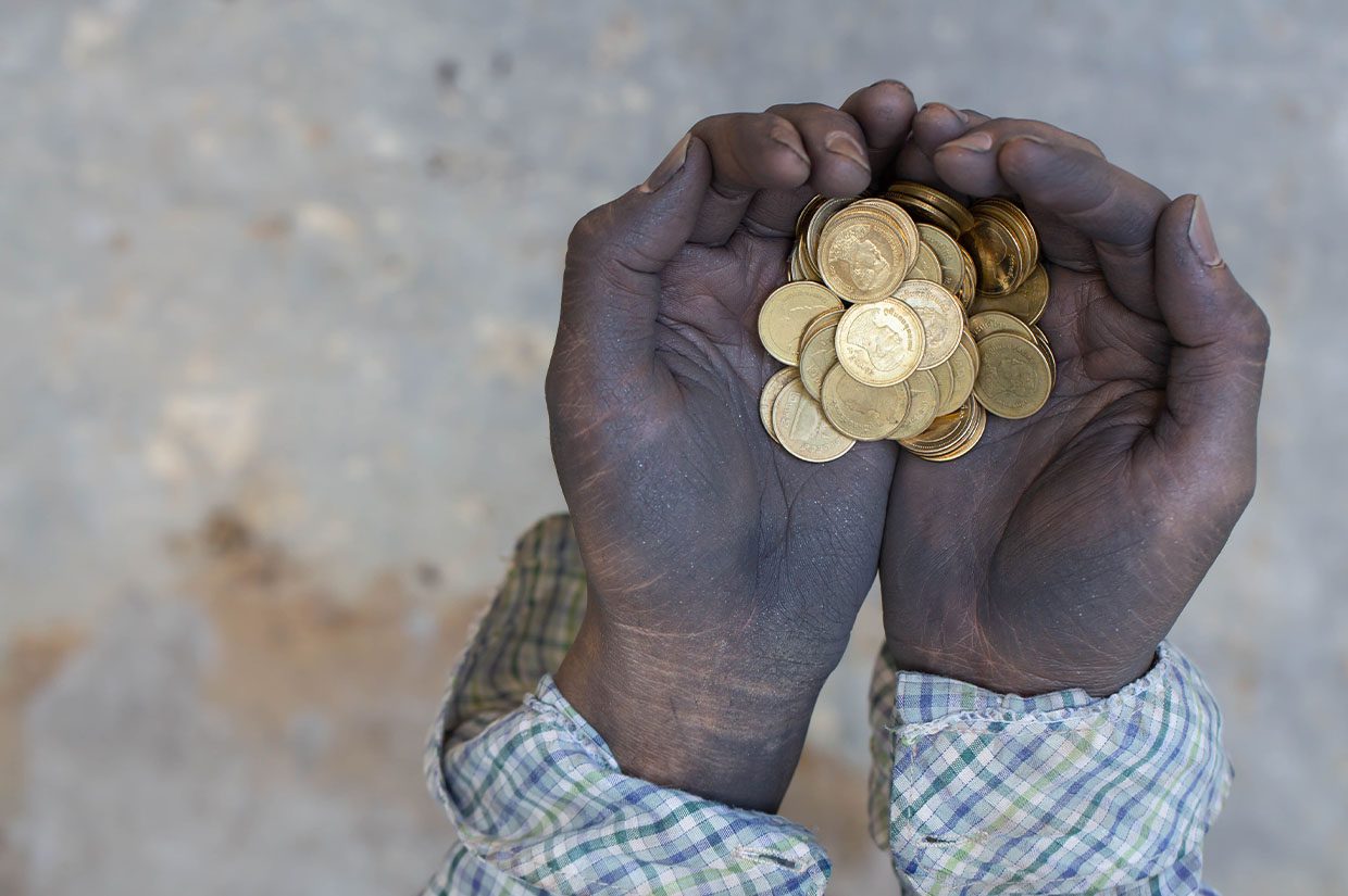 hands holding gold coins zakat on gold